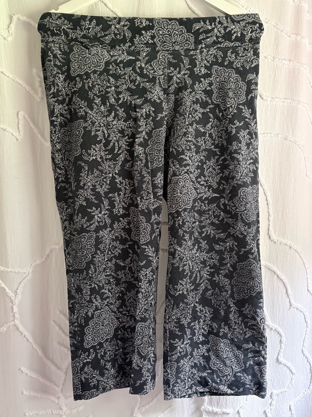 Lands’ End Women’s Medium Navy Gray Floral Paisley Capri Leggings Stretch M 8-10